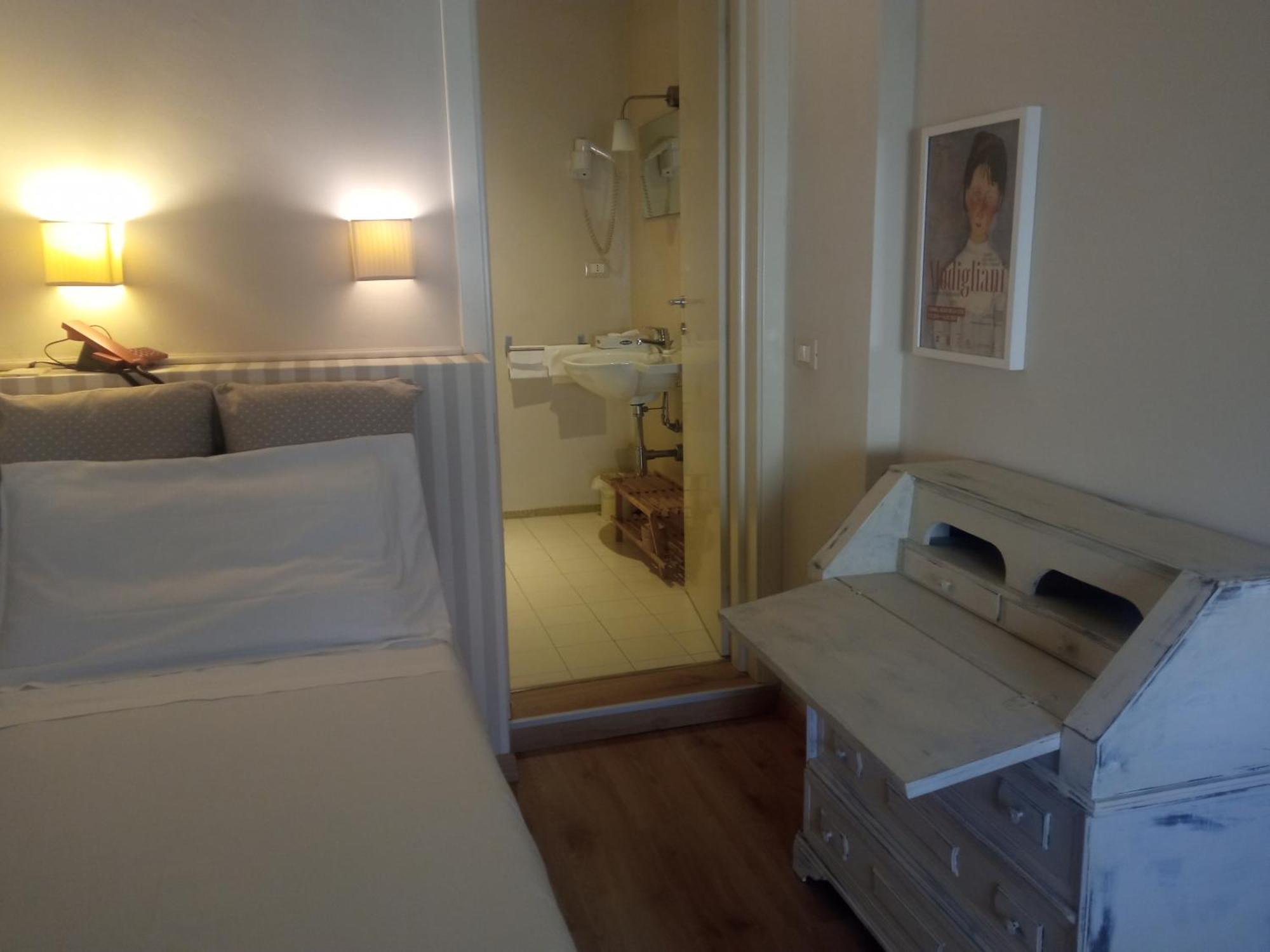 Hotel Touring Livorno Bagian luar foto