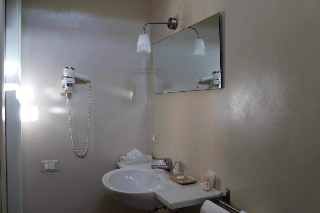 Hotel Touring Livorno Ruang foto