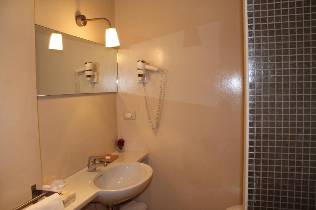 Hotel Touring Livorno Ruang foto