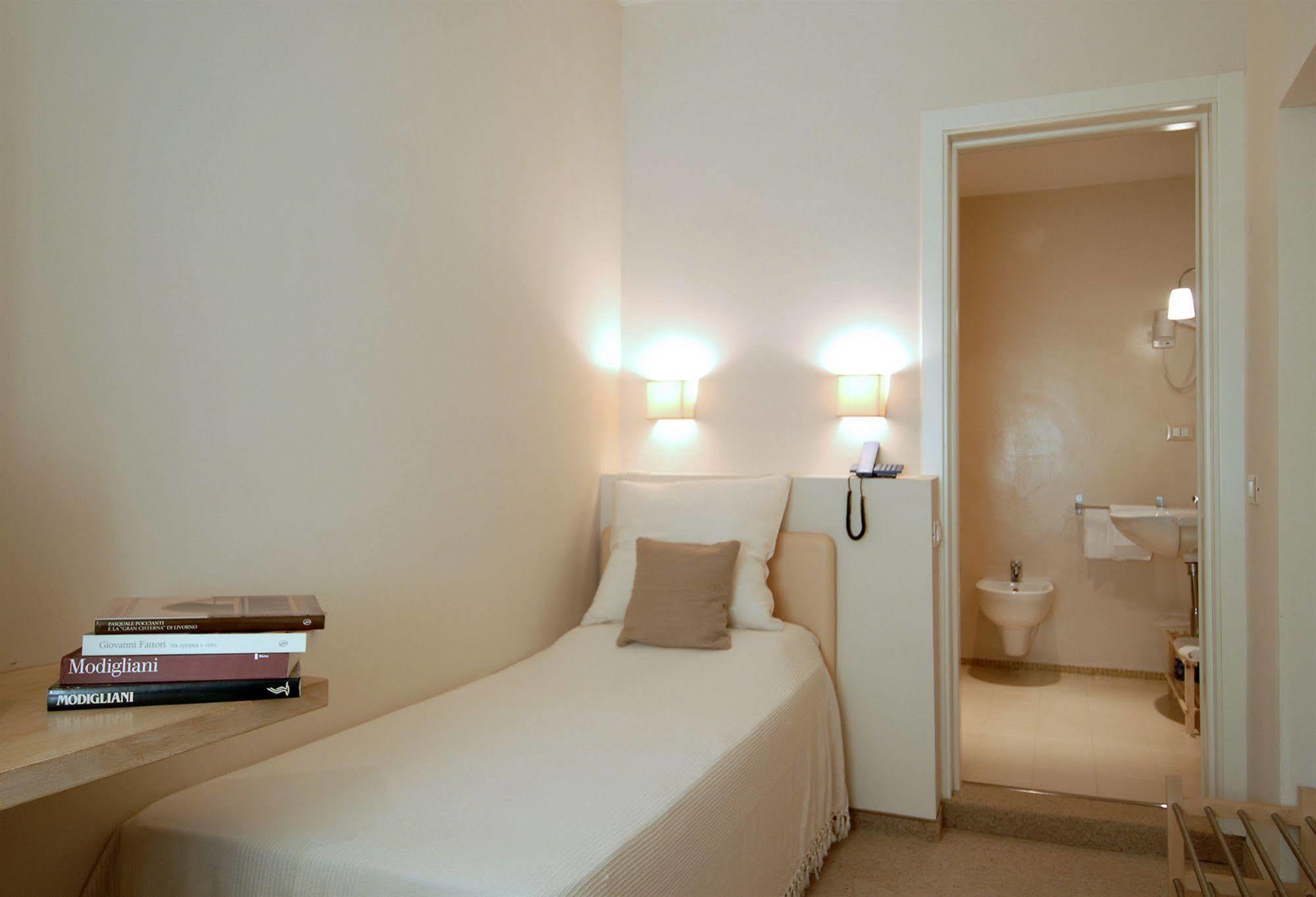 Hotel Touring Livorno Bagian luar foto