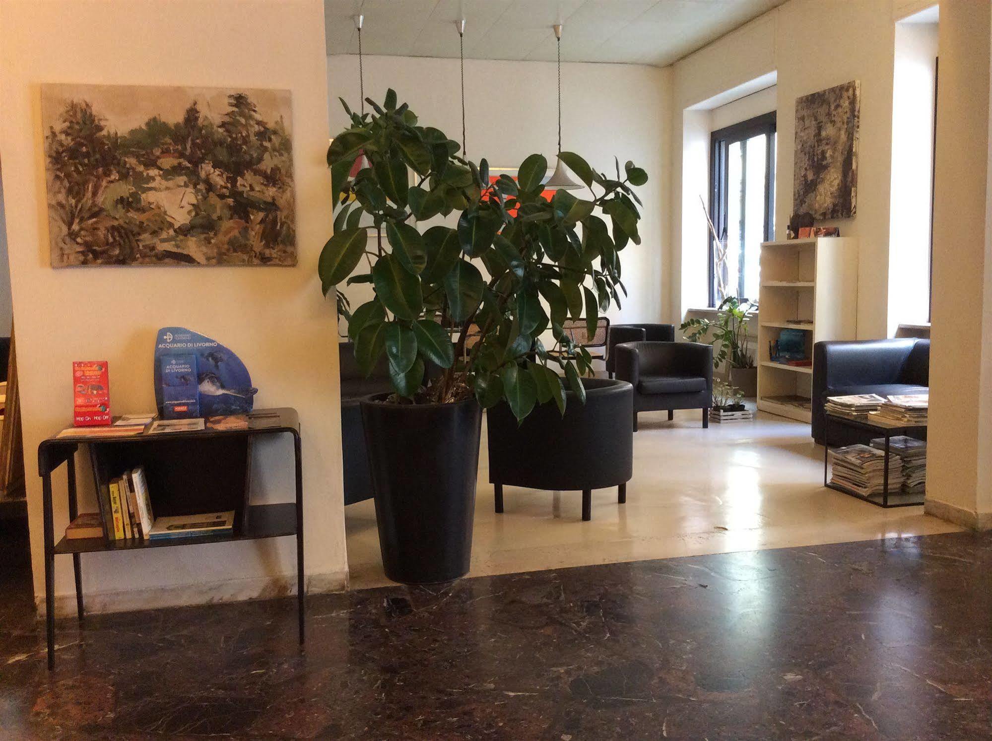 Hotel Touring Livorno Bagian luar foto